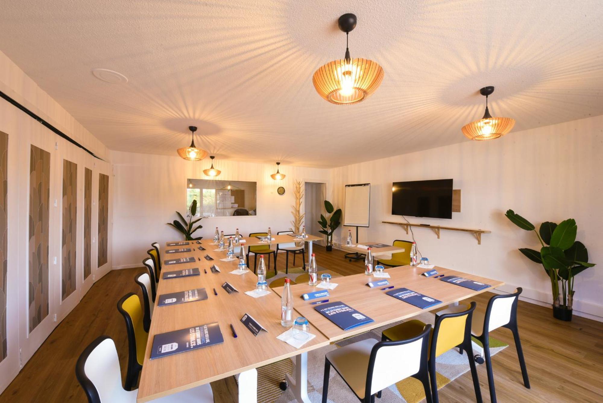 Kyriad Villeneuve Saint Georges - Hotel Renove Exterior photo